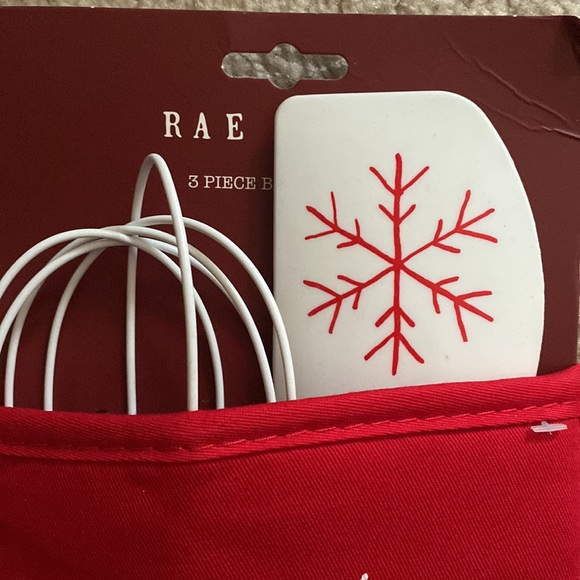 NEW Rae Dunn Holiday kitchen mitt/spatula/whisk 3 pc set “Joy to the world” - Picture 2 of 5